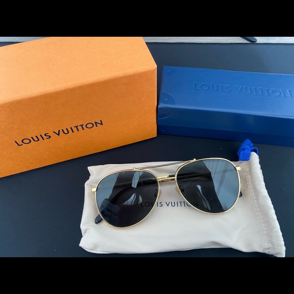 Authentic Louis Vuitton Sunglasses Z1350E LV Catch Pilot Gold Black w/case
